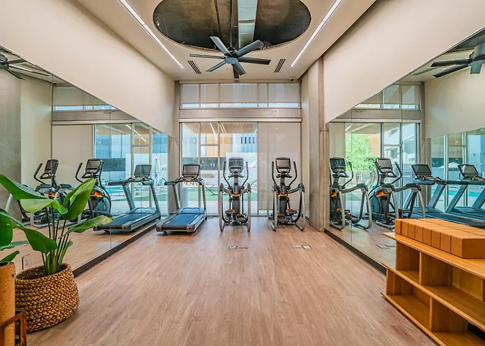 Apartment Striking 2bd - Cdt- Gym, Pool, Parking - Sleep8 *