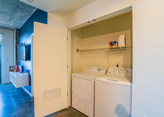 Apartment Striking 2bd - Cdt- Gym, Pool, Parking - Sleep8 Phoenix