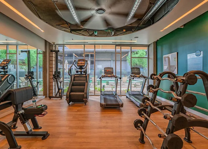 Striking 2bd - Cdt- Gym, Pool, Parking - Sleep8 Phoenix