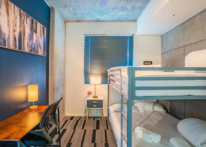 Striking 2bd - Cdt- Gym, Pool, Parking - Sleep8 * Phoenix