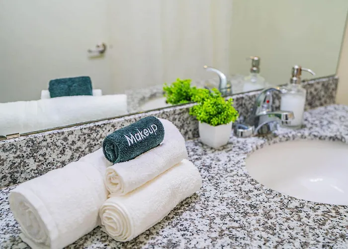 Apartment Striking 2bd - Cdt- Gym, Pool, Parking - Sleep8 Phoenix