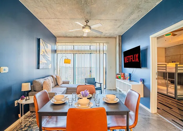 Striking 2bd - Cdt- Gym, Pool, Parking - Sleep8 Apartment Phoenix