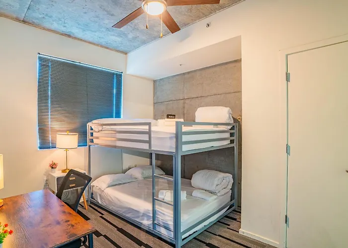 Striking 2bd - Cdt- Gym, Pool, Parking - Sleep8 * Phoenix