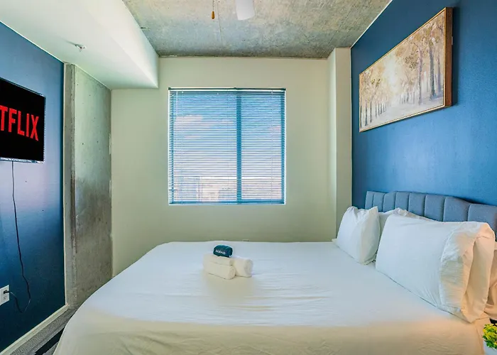 Apartment Striking 2bd - Cdt- Gym, Pool, Parking - Sleep8