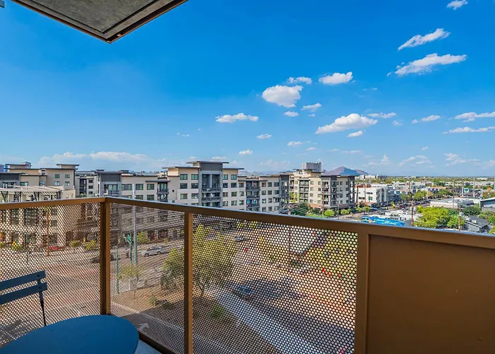 Apartment Striking 2bd - Cdt- Gym, Pool, Parking - Sleep8 *